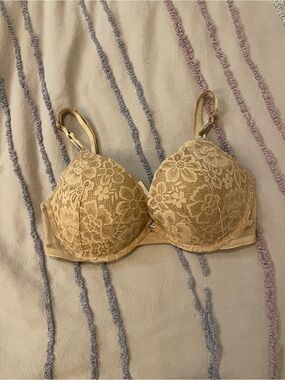Victoria's Secret T-Shirt Push Up Bra in Nude Floral Lace